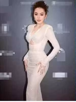  Trang Nemo nổi tiếng từ một hot girl bán hàng online sở hữu nhiều followers cùng loạt scandal ầm ĩ cõi mạng. Thời gian gần đây, khán giả còn thấy "bà chủ shop" tham gia nhiều sự kiện đình đám như một celeb.