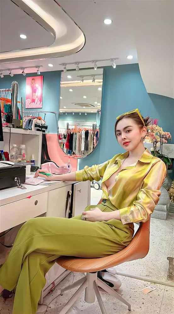 Không thể phủ nhận vóc dáng Trang Nemo trông khá nuột nà. Song thay vì được khen ngợi, "hot girl bán hàng online" nhận phải không ít bình luận mỉa mai. Họ nói cô ''vì tiền bất chấp thủ đoạn", "bị ngộ",...