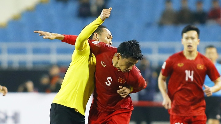 Một trong những tâm điểm chú ý thời gian gần đây chính là phong cách chơi của Đoàn Văn Hậu ở trận gặp Malaysia.