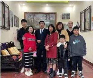 Trước đó, những hình ảnh hiếm hoi khi Nhuệ Giang về nhà chồng cũng được người thân, họ hàng của Xuân Trường chia sẻ.