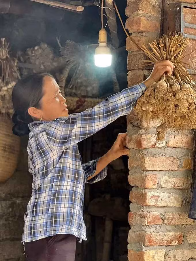 Cuoc song cua Ba Tan Vlog ra sao khi bi cho rang 