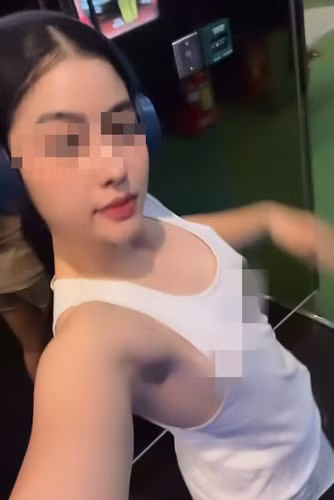 Một số người thậm chí còn đoán già đoán non rằng có thể cô gái này đang cảm thấy không thoải mái với trang phục của mình, hoặc thậm chí cho rằng đây là một cách "gây sự chú ý" trong môi trường gym.