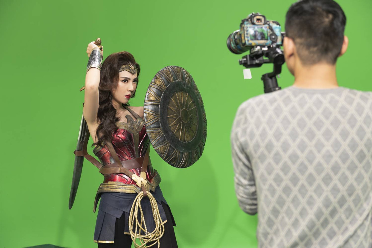 Chia sẻ về những bức ảnh hóa chiến binh của mình, MC Mai Ngọc cho biết nó phục vụ cho chương trình liên quan đến đại dịch COVID-19.