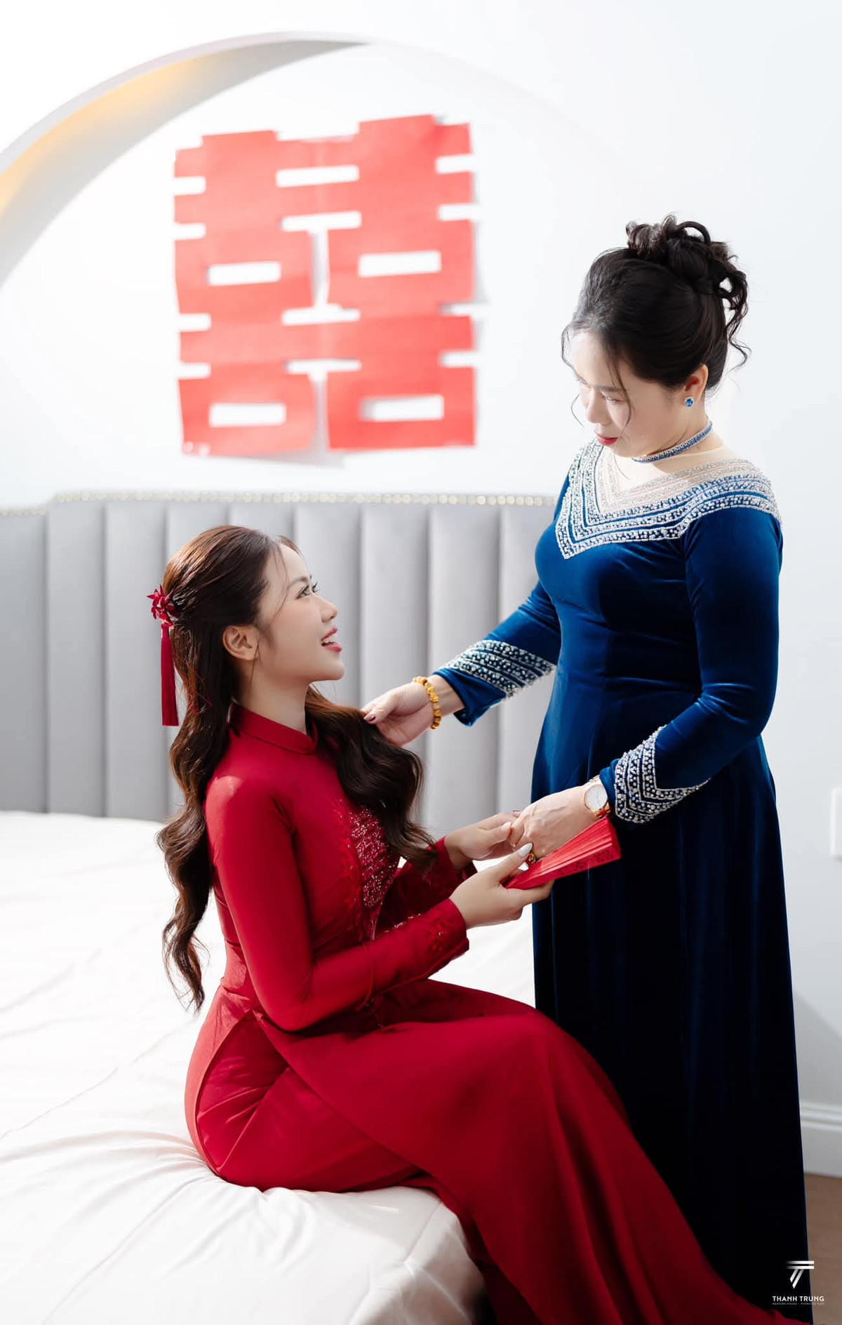 Hiện tại, Hoàng Yến đang làm việc trong lĩnh vực ngân hàng. Cặp đôi đã có 3 năm yêu đương kín tiếng trước khi chính thức quyết định gắn bó cùng nhau ở chặng đường sắp tới.