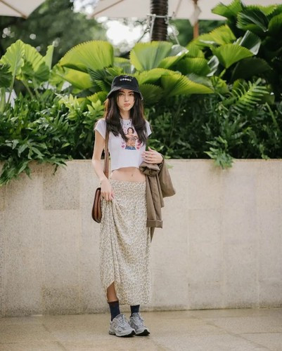 May mắn thay, khuôn mặt sắc sảo của Mai Davika không có dấu hiệu thay đổi hậu giảm cân. Nhưng netizen đã dành nhiều lời khuyên rằng cô hãy ăn uống điều độ lấy lại được cơ thể gợi trước đây.