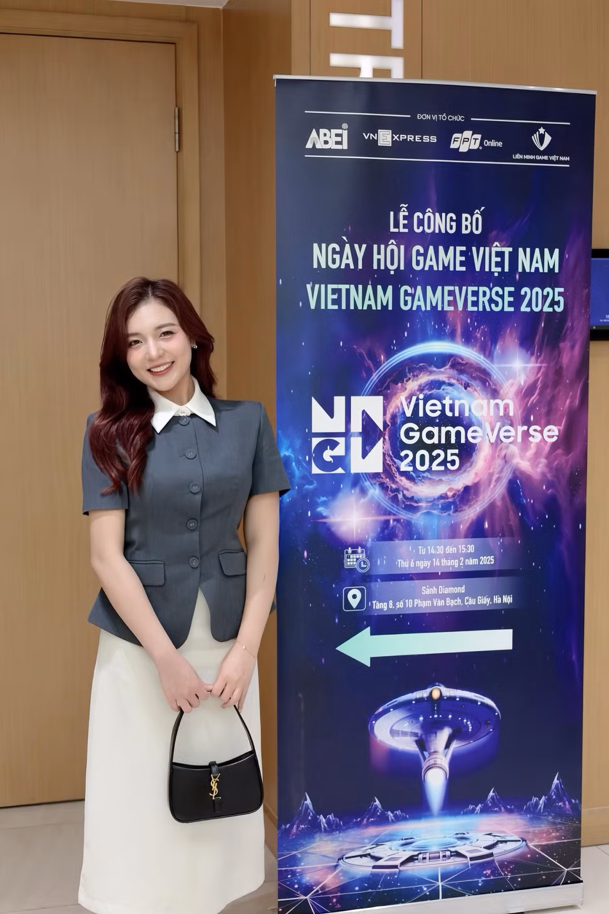 Từ những ngày đầu đảm nhiệm vị trí dẫn chương trình cho các giải đấu AIC, ĐTDV cho đến nay, Phương Thảo đã gắn bó với cộng đồng game thủ nhiều năm năm và trở thành biểu tượng nhan sắc – tài năng hiếm có.