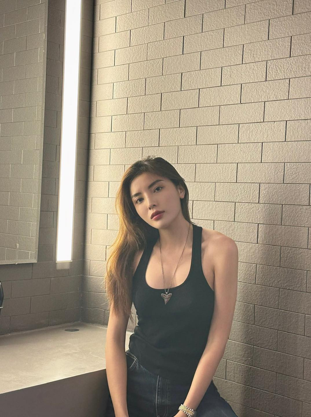 Thời gian gần đây, Hoa hậu Kỳ Duyên liên tục khiến nhiều người trầm trồ về sắc vóc ngày càng lên hương. Sau khi lấy lại được thân hình chuẩn chỉnh, Kỳ Duyên liên tục thực hiện những bộ ảnh khoe trọn vóc dáng nuột nà của mình khiến dân mạng mê mẩn.