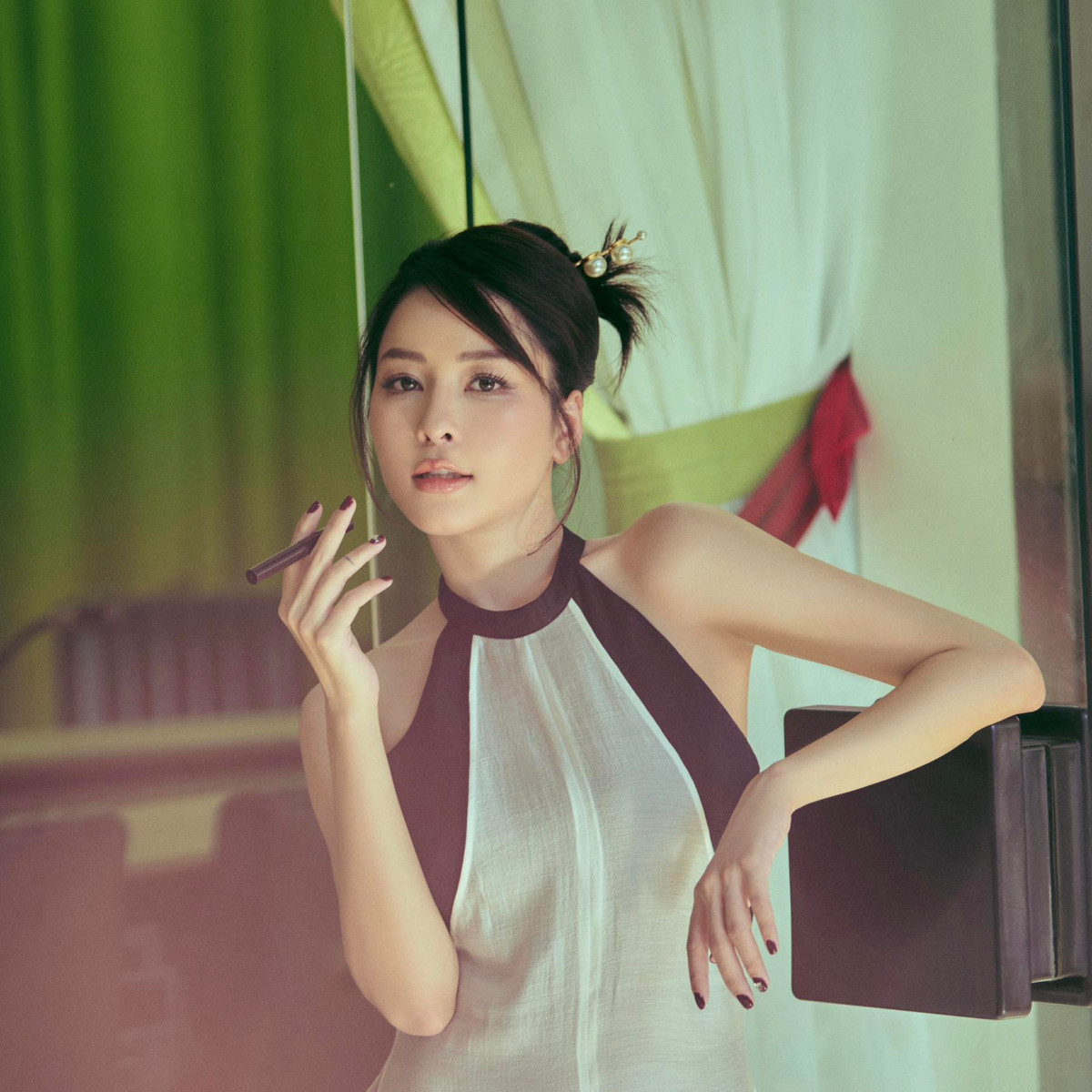 Hiện Trâm Anh đã chuyển hẳn vào TP HCM để sinh sống và làm việc. Dù không còn tham gia vào nghệ thuật và giải trí nhưng trang cá nhân của cô nàng vẫn thu hút được sự chú ý của nhiều người.