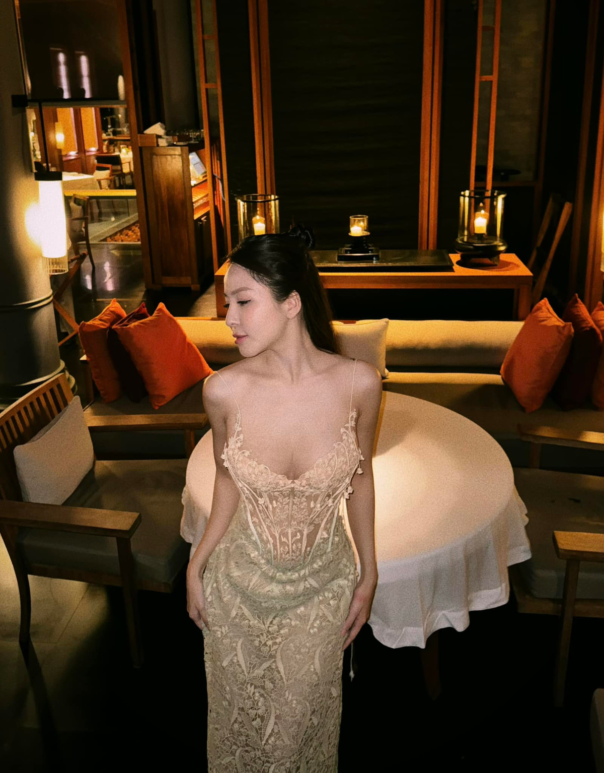 Ca phẫu thuật đầu tiên đó giúp nhan sắc của Trâm Anh cũng trở nên ấn tượng và sự kiện này trở thành "đòn bẩy" giúp người đẹp thay đổi cuộc sống.