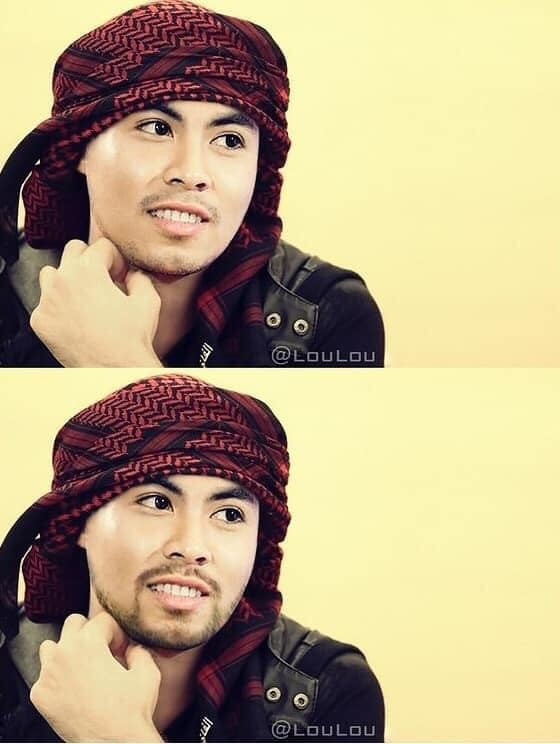 Theo tìm hiểu, những bức ảnh là sản phẩm được một fan nữ của đội tuyển Việt Nam photoshop để mang lại niềm vui cho dân mạng.