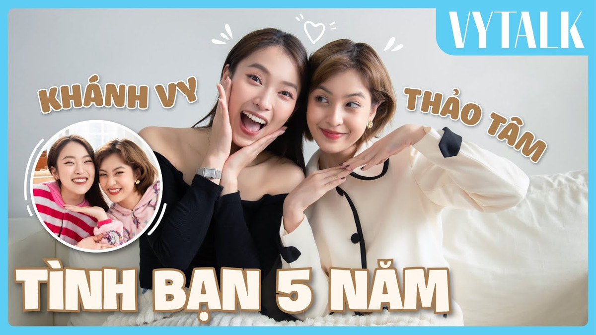 Theo đó, Khánh Vy nổi lên với biệt danh “hot girl 7 thứ tiếng” nhưng không như nhiều hiện tượng mạng “sớm nổi chóng tan”, cô nàng đã biết tận dụng thời cơ để khẳng định bản thân và trở thành MC khi chỉ mới 17 tuổi. Suốt khoảng thời gian Đại học, dù công việc bận rộn nhưng cô vẫn vẫn rất quan tâm đến học tập.