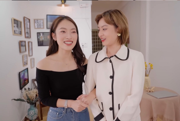 Thảo Tâm cho biết, ấn tượng của cô về Khánh Vy là một cô gái xinh đẹp, giỏi tiếng Anh. Điểm chung của cả hai cô nàng đều là yêu thích ngoại ngữ, luôn năng động và tràn đầy năng lượng tích cực.