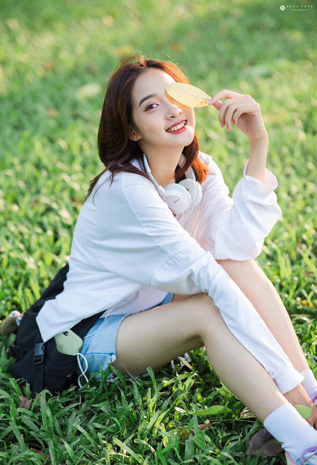 Thu Trang cũng tâm sự kể từ khi học cấp ba, cô bạn đã có mong muốn thở thành nhà thiết kế. Nhưng vì không có điều kiện để theo học, nên quyết định chuyển sang ngành Công nghệ may để vẫn có cơ hội làm bạn với chiếc kim, sợi chỉ.