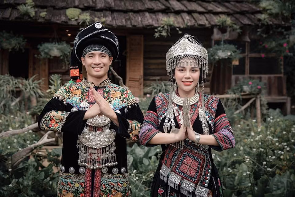 Về phần Bùi Tiến Dũng, những lúc không phải tập trung cùng CLB hay đội tuyển, anh luôn cố gắng dành trọn vẹn thời gian cho Khánh Linh và các con.