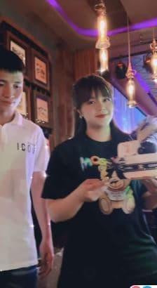 Tới đầu năm 2021, hai người mới tổ chức đám cưới tại ba địa điểm là Hà Tĩnh, Bắc Ninh và Hà Nội.