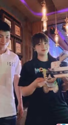 Tới đầu năm 2021, hai người mới tổ chức đám cưới tại ba địa điểm là Hà Tĩnh, Bắc Ninh và Hà Nội.