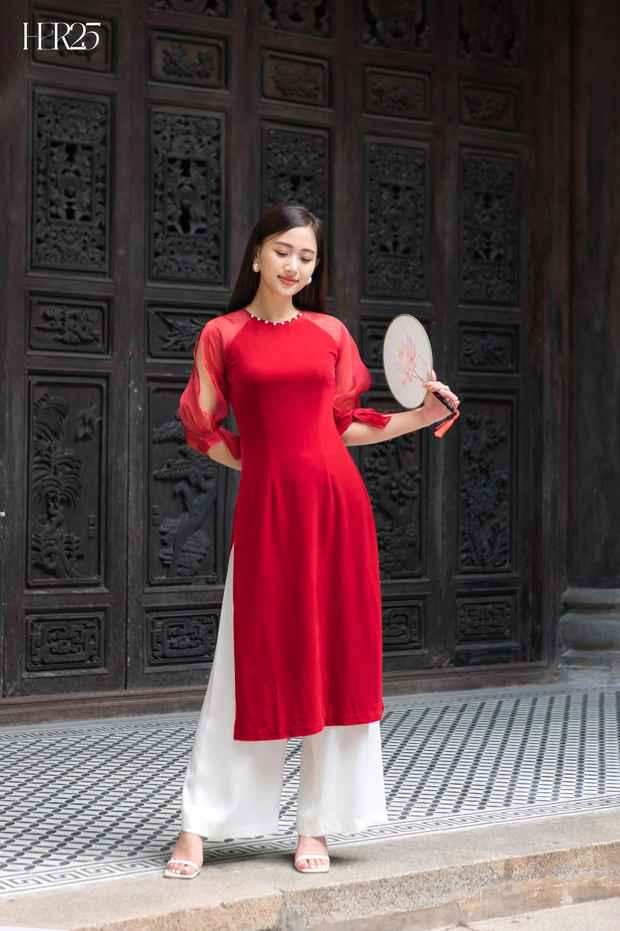 Với gương mặt xinh đẹp, vóc dáng chuẩn, Thu Hương hiện đang làm công việc người mẫu, diễn viên và MC của VTV8