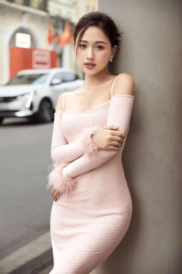 Hot girl Bùi Thu Hương đã nhiều lần xuất hiện ở cùng địa điểm và cùng thời gian với Minh Vương khi đi du lịch như Phú Quốc, Vũng Tàu hay những buổi cafe tại Gia Lai