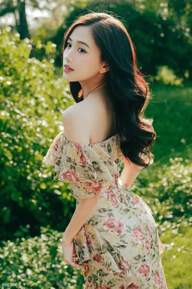 Bạn gái tin đồn của Minh Vương cân đẹp mọi concept thời trang