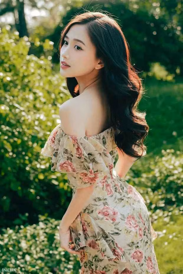 Bạn gái tin đồn của Minh Vương cân đẹp mọi concept thời trang