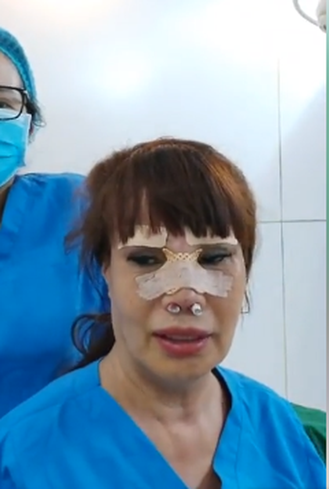 Bởi bên cạnh cô Thu Sao luôn có người chồng trẻ, luôn đồng hành, lo lắng, chăm sóc cho chị trong suốt hành trình 'trùng tu' nhan sắc.