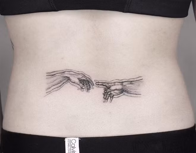 Chia sẻ trên tờ Insider, nữ thợ xăm trẻ nói: "Nghe có vẻ kỳ lạ nhưng tôi lại thích những hình ảnh gây 'chóng mặt', tôi gọi đó là 'hiệu ứng mờ'. Tôi thấy thật đúng đắn khi quyết định chuyển sang làm thợ xăm, để tạo nên những hình ảnh độc nhất vô nhị mang phong cách của mình".