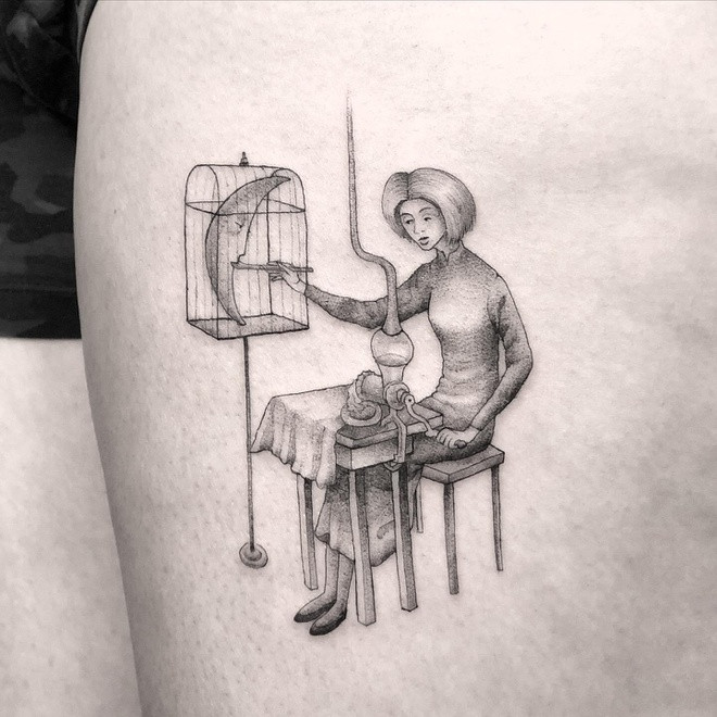 Elizalde thường phác thảo các hình xăm trước ra giấy, thảo luận với khách về "độ mờ" họ mong muốn hoặc các chi tiết đặc biệt khác trước khi bắt tay vào thực hiện.