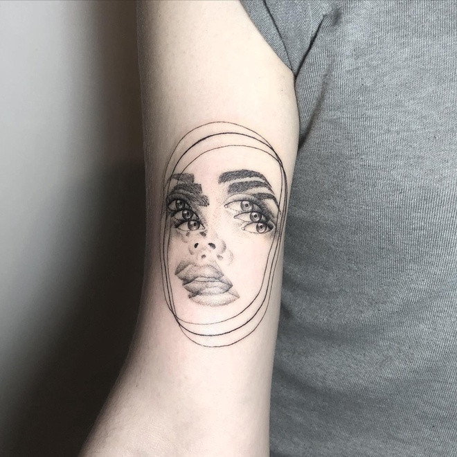 Tuy nhiên sau một thời gian gắn bó với nghề, Yatzil Elizalde quyết định rẽ sang một hướng đi mới là trở thành thợ xăm - nơi cô vừa thỏa sức sáng tạo các ý tưởng nghệ thuật vừa có thể thử sức với vai trò mới.