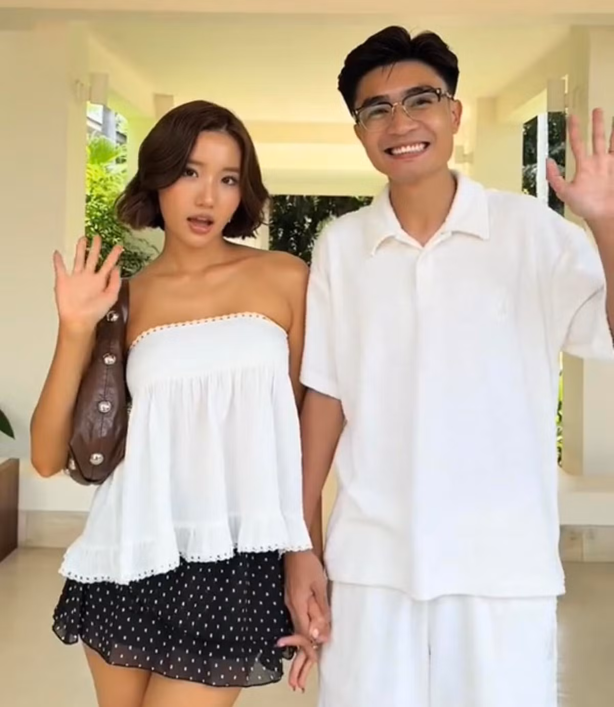 Từng gắn liền với hình ảnh gợi cảm, quyến rũ, Lê Thị Khánh Huyền không ít lần khiến cộng đồng mạng chú ý với những trang phục có phần thiết kế táo bạo, khó mặc.