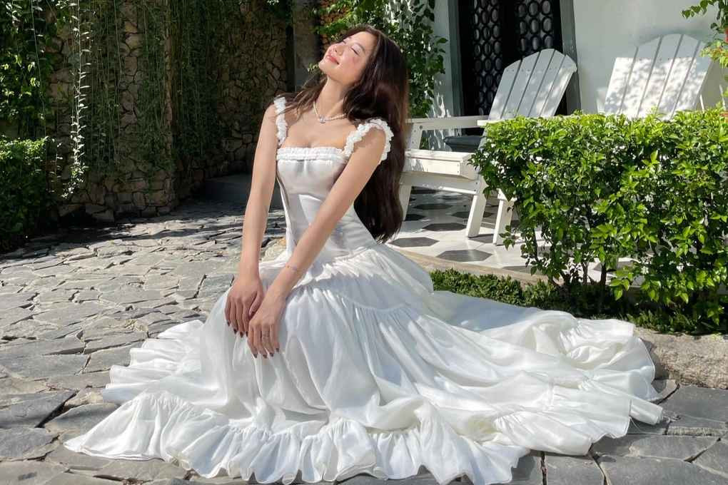 Hiện tại, Khánh Huyền có được những thành công nhất định trong sự nghiệp nghệ thuật. Tên tuổi của cô cũng nhanh chóng được các nhãn hàng thời trang, mỹ phẩm hợp tác làm việc.