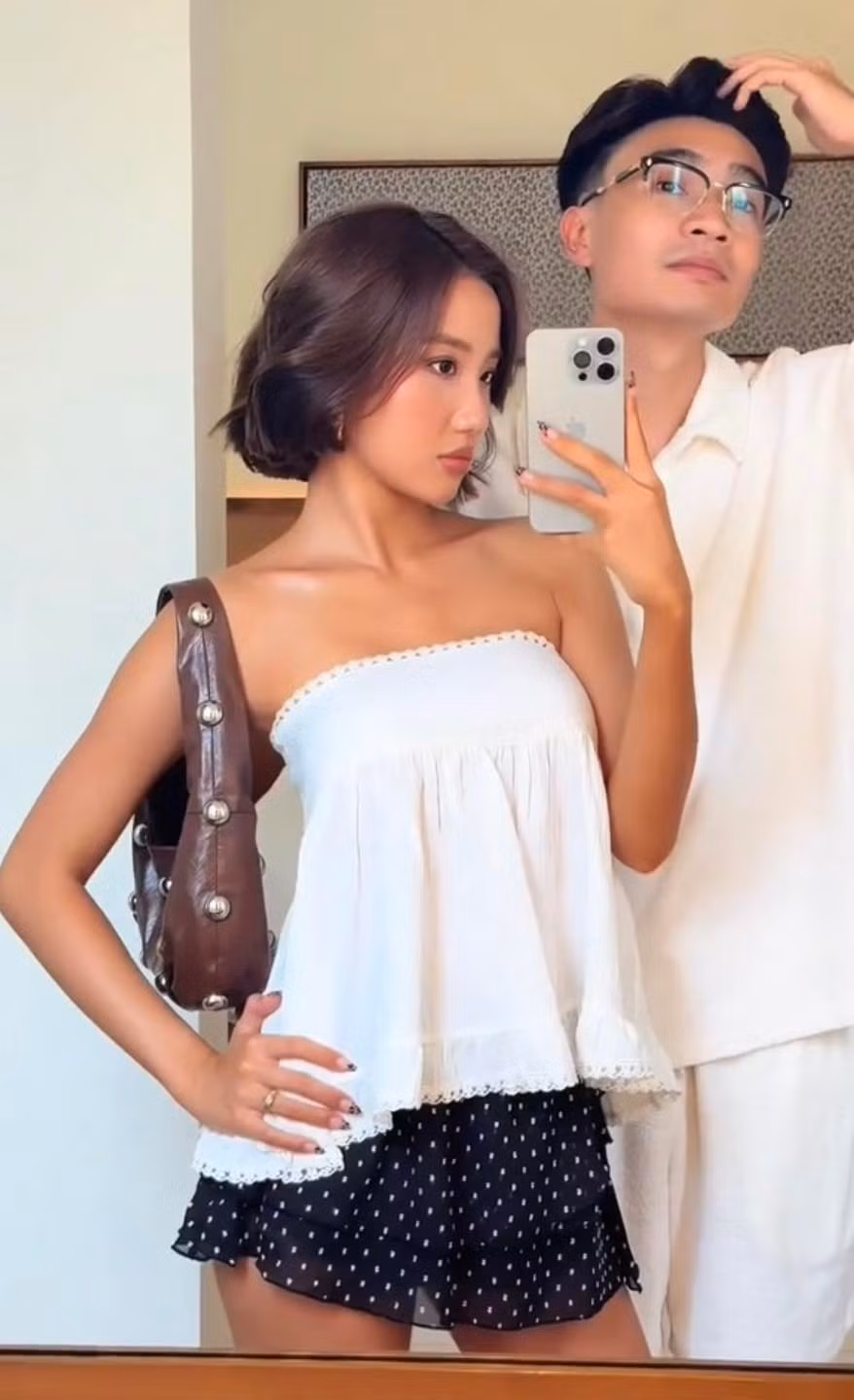 Trở thành vợ của thiếu gia Đồng Tháp - Nguyễn Phạm Anh Duy (biệt danh Bụt) - Khánh Huyền không dễ dàng "từ bỏ cuộc chơi", ngày càng sang trọng, nữ tính.