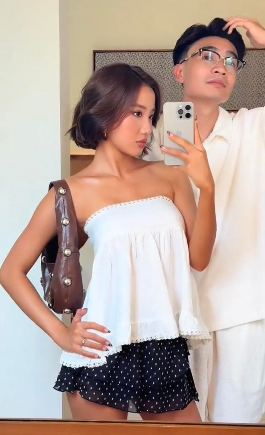 Trở thành vợ của thiếu gia Đồng Tháp - Nguyễn Phạm Anh Duy (biệt danh Bụt) - Khánh Huyền không dễ dàng "từ bỏ cuộc chơi", ngày càng sang trọng, nữ tính.