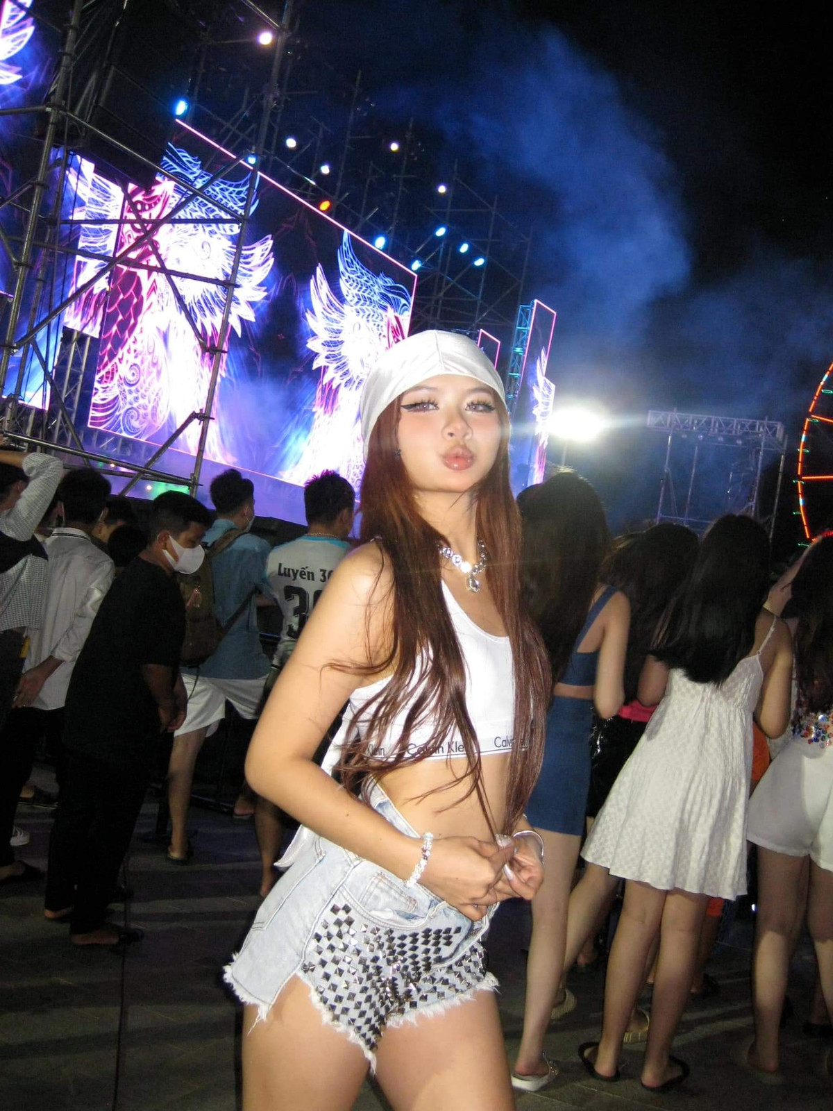 Bởi vậy mỗi clip Xuân Ca đăng tải đề thu về hàng triệu lượt xem. Hiện TikTok của cô nàng có 1,4 triệu người theo dõi cùng gần 35 triệu lượt thích.