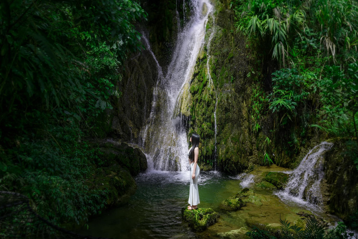 Đi kèm những bức ảnh, MC Hải Yến chia sẻ: "Tây Bắc quá đẹp để ẩn náu, để bình tâm, để chữa lành".