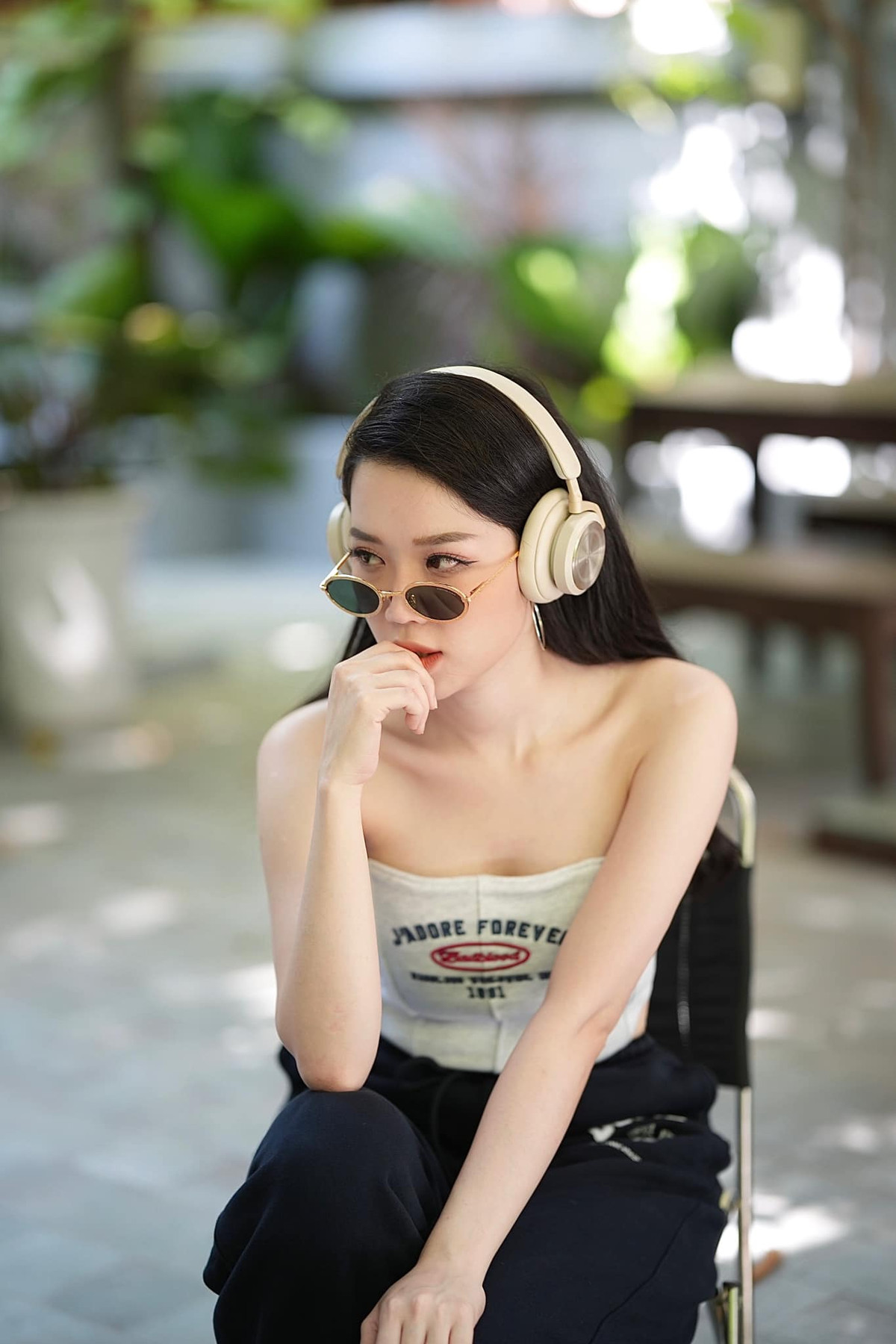 Hải Yến là gương mặt quen thuộc dẫn sóng các bản tin của "Chuyển động 24h", "Lướt trên VTVGo",... Nữ MC sinh năm 1993 ghi điểm nhờ ngoại hình xinh đẹp, lối dẫn dắt duyên dáng, chuyên nghiệp.