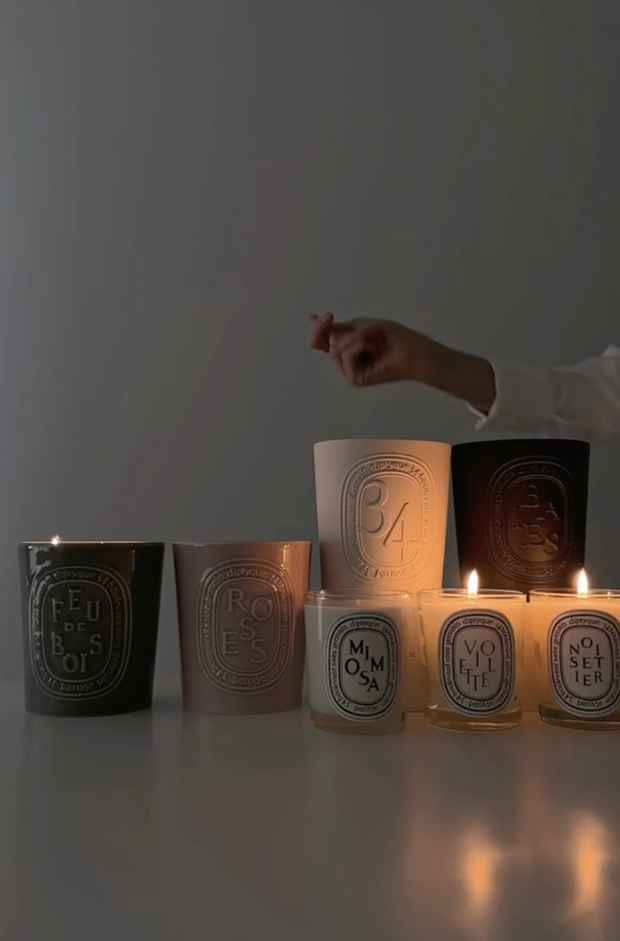 Việc đầu tư cho không gian sống của Hà Trúc gây bất ngờ bởi cô không ngại chi số tiền lớn cho một món đồ vừa tạo hương thơm, làm đẹp cho nhà và vừa giúp giải tỏa căng thẳng.