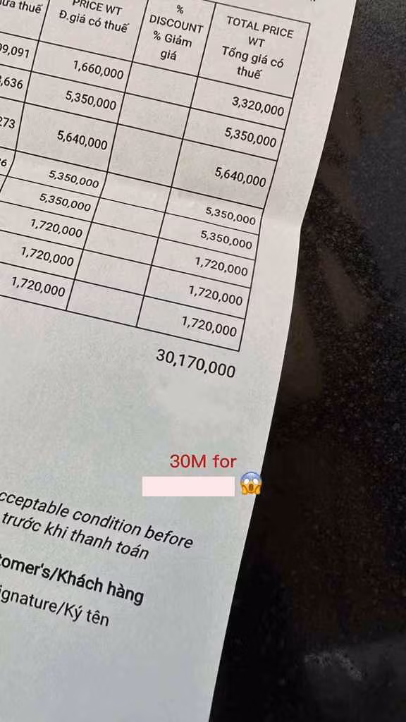 Mới đây trong một đoạn clip của mình, bạn gái cơ trưởng đẹp trai nhất Việt Nam tiết lộ, cô đã chi hơn 30 triệu đồng để mua nến thơm.