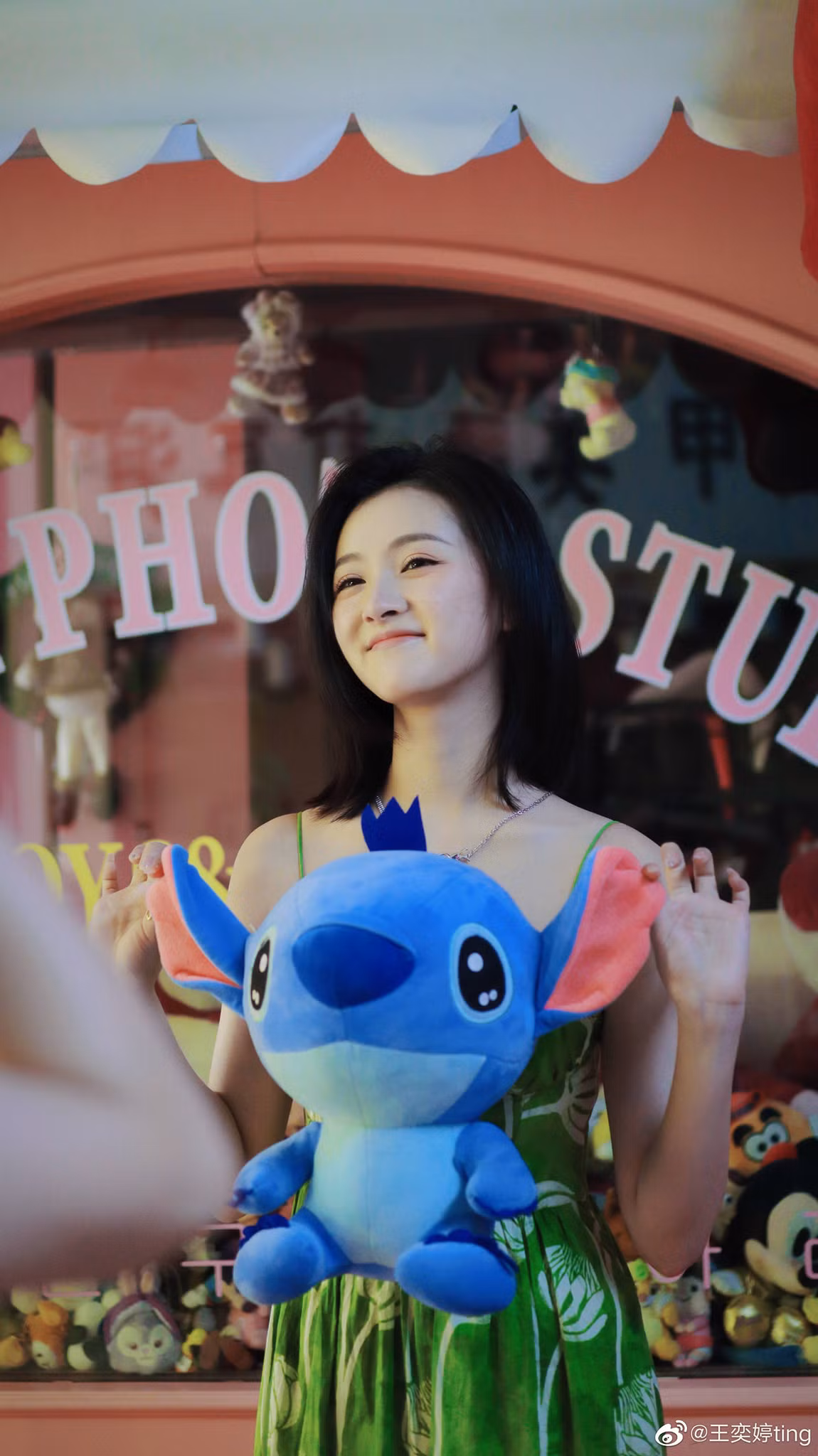 Vương Dịch Đình xuất hiện quyến rũ, nhờ đó cô nổi tiếng chỉ sau một đêm.