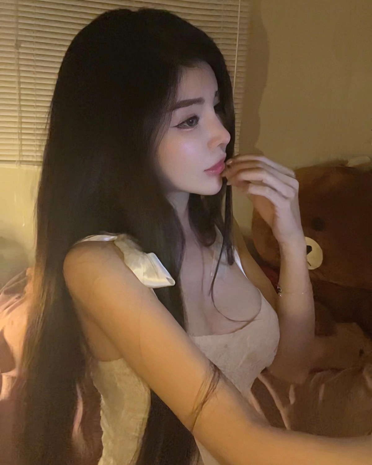 Điều đầu tiên gây ấn tượng với khán giả về Châu Ngọc Như chính là gương mặt xinh như búp bê, đôi mắt to tròn, sống mũi cao và bờ môi căng mọng.