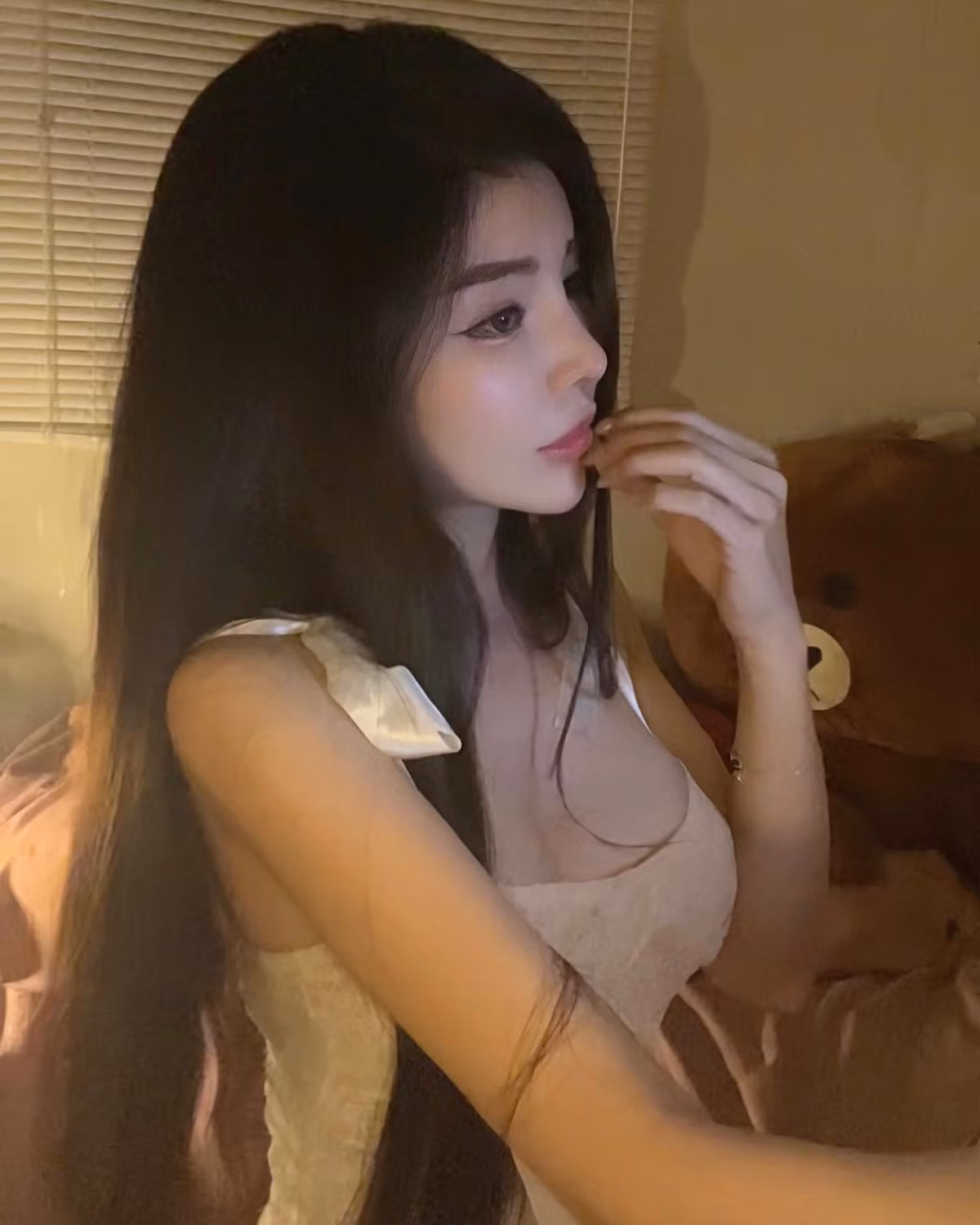 Điều đầu tiên gây ấn tượng với khán giả về Châu Ngọc Như chính là gương mặt xinh như búp bê, đôi mắt to tròn, sống mũi cao và bờ môi căng mọng.