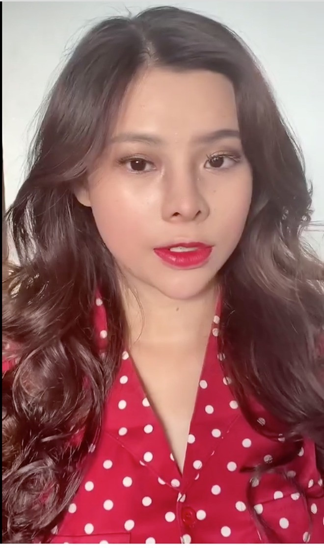 Tổng chi phí hết 70.000 đồng trong đó 20.000 đồng cho làm tóc và 50.000 đồng cho make up. Cô cho biết bản thân cũng chẳng kỳ vọng quá nhiều nên sau khi thử thấy khá phù hợp.