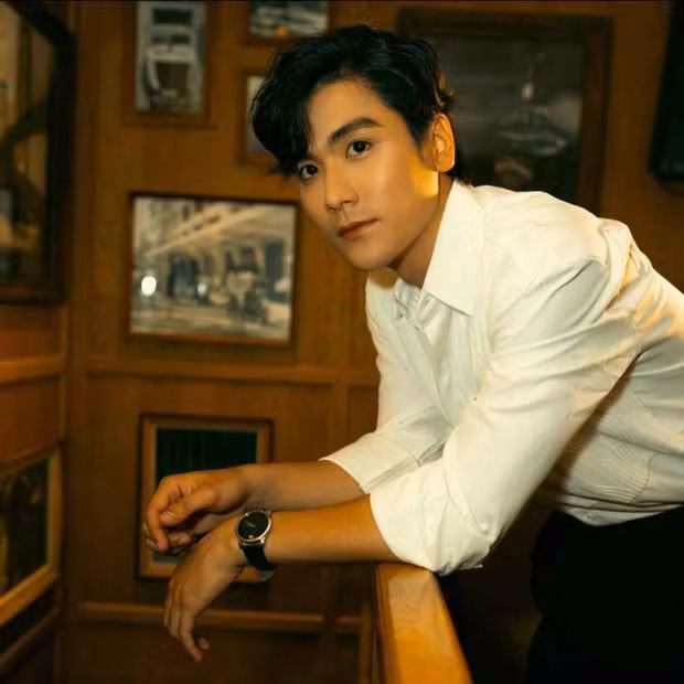 Điển hình như trong ngày Valentine vừa qua, không chỉ chia sẻ khoảnh khắc "khóa môi" Ngọc Trinh, Thiên Tây còn có câu trả lời thể hiện sự yêu chiều bạn gái sau khi nhận được câu hỏi của cô về dự định tương lai.