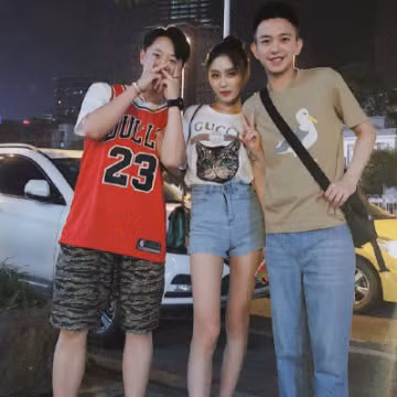 Bên cạnh đó, việc "sống ảo" quá mức sẽ khiến các cô nàng trở nên lạm dụng mà quên mất giá trị thật của bản thân.