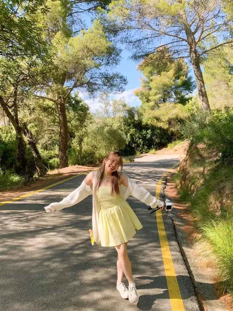 Mọi thứ liên quan đều được cô đúc kết trong quá trình tham gia câu lạc bộ ở trường. Sau những lần "lăn xả" để tạo nên các ấn phẩm, thước phim đầu tiên trong đời, Quỳnh nhận ra rằng, truyền thông mới chính là thứ cô thích và mong muốn theo đuổi đến cùng.