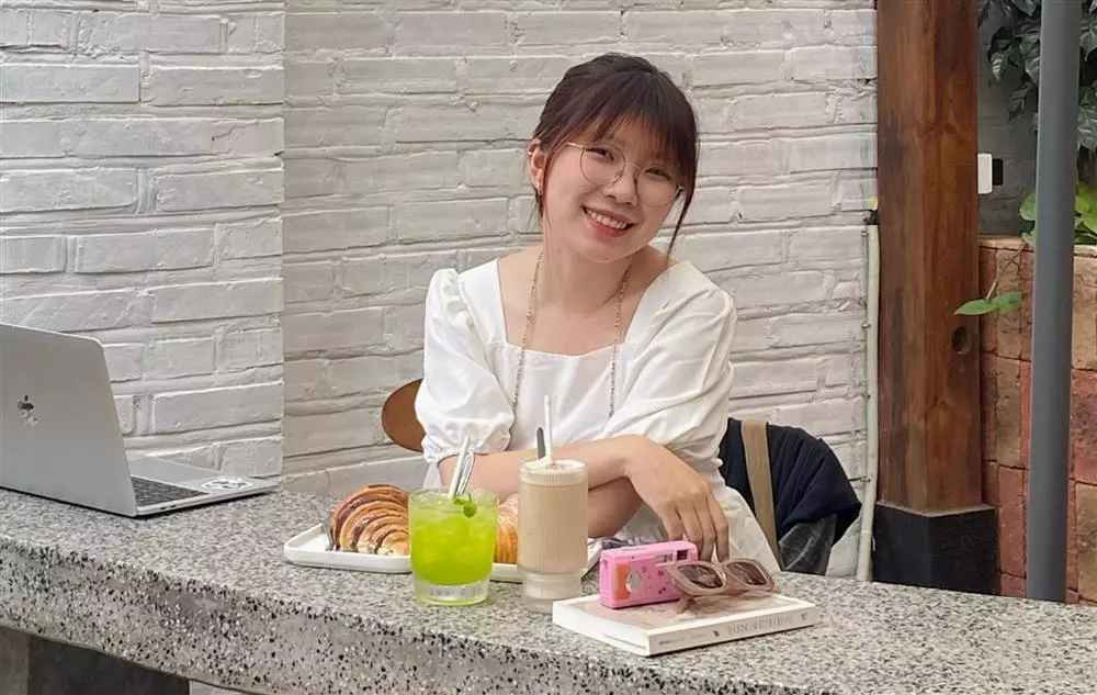 Tại thời điểm chuyển hướng sang làm sáng tạo nội dung, gia đình của Quỳnh không thực sự ủng hộ quyết định này vì muốn cô ra trường có cuộc sống và công việc ổn định.