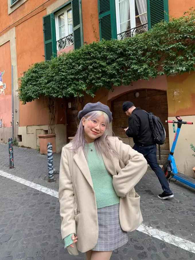 Tuy nhiên, thay vì phản đối, cấm cản, bố mẹ Quỳnh đã tạo điều kiện và cho cô thêm thời gian trải nghiệm trước với nghề. Quỳnh Tít cảm thấy may mắn vì bản thân luôn có gia đình ủng hộ, tin tưởng.