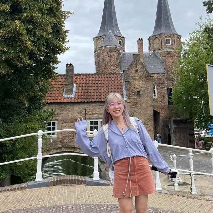 Xuất thân là sinh viên ngành Kinh tế tại Đại học Ngoại thương Hà Nội, Quỳnh Tít gần như không có kinh nghiệm hay kiến thức gì về lĩnh vực truyền thông.