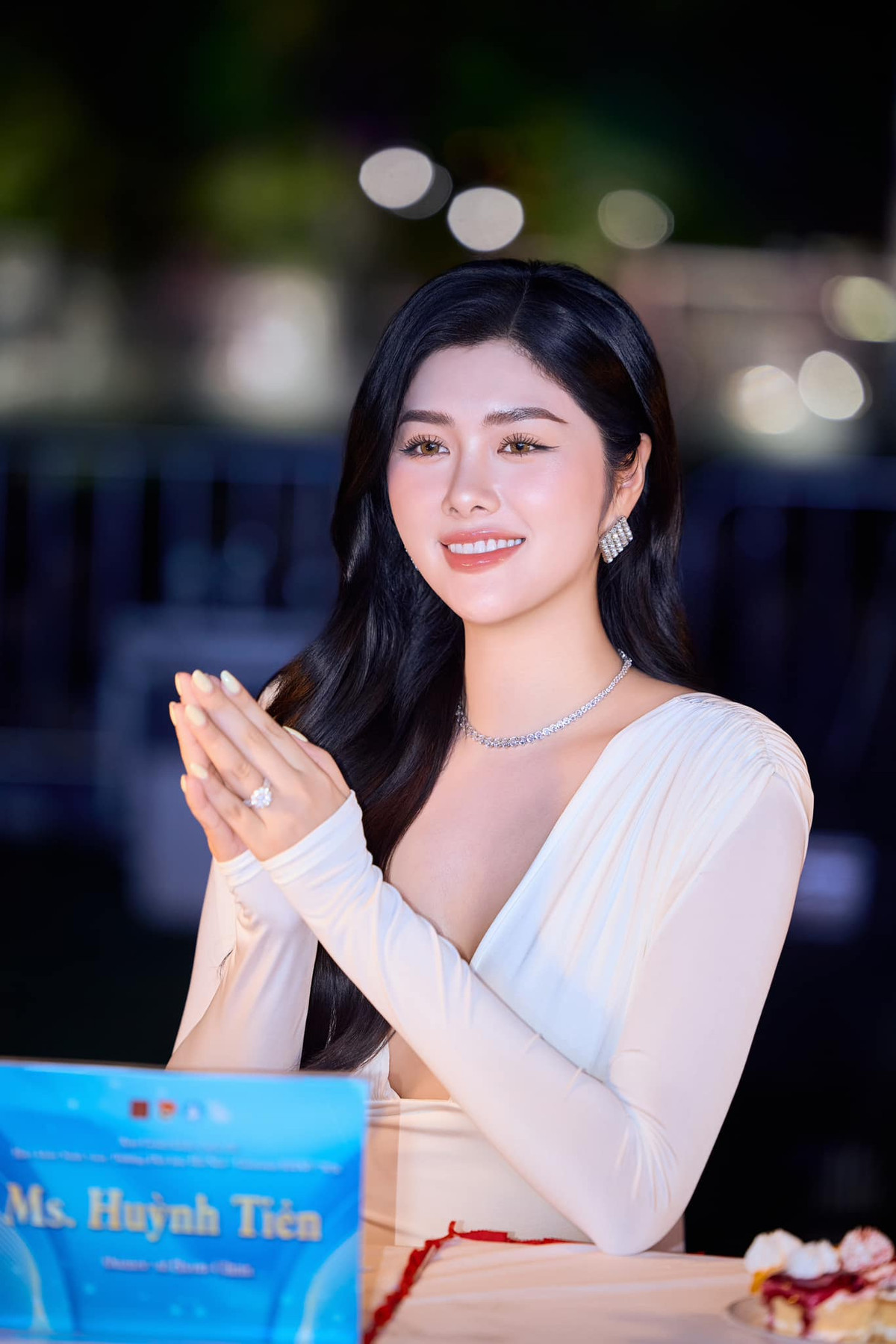 Huỳnh Tiên từng đạt ngôi vị Hoa hậu châu Á tại Úc năm 2016 và hoạt động đa dạng trong nhiều lĩnh vực nghệ thuật như đóng phim, làm người mẫu và ca hát...