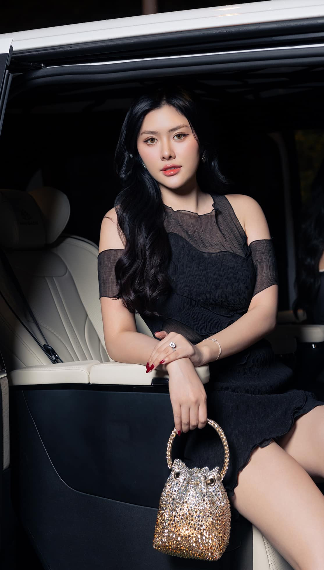 Với chừng ấy món đồ, tổng khối lượng tài sản của Huỳnh Tiên lên trị giá hơn chục tỷ.