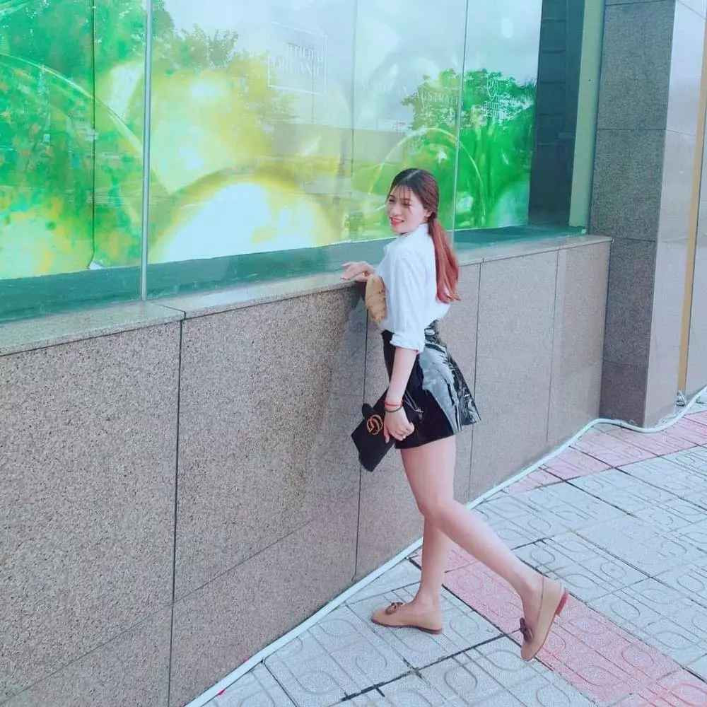 Lộc Fuho và vợ hiện đã có một cô con gái vô cùng đáng yêu. Trên trang cá nhân, đôi trẻ thường xuyên khoe ảnh ngọt ngào khiến ai nhìn cũng phải ghen tị.